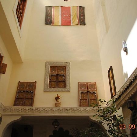 Dar Mounadim Fez Bagian luar foto