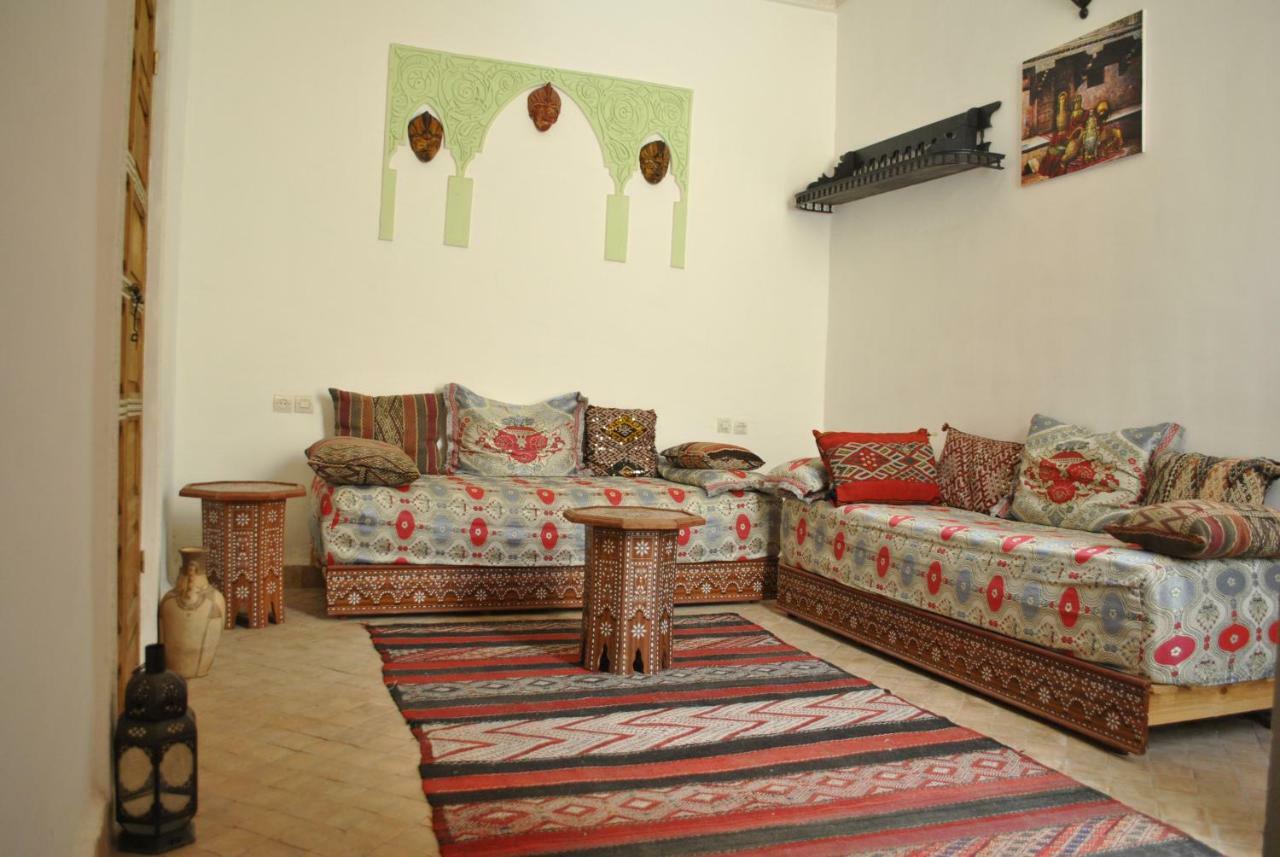 Dar Mounadim Fez Bagian luar foto