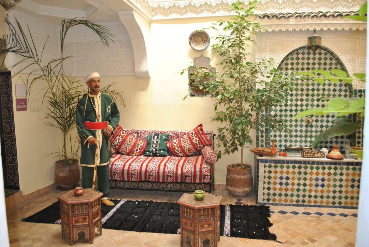 Dar Mounadim Fez Bagian luar foto