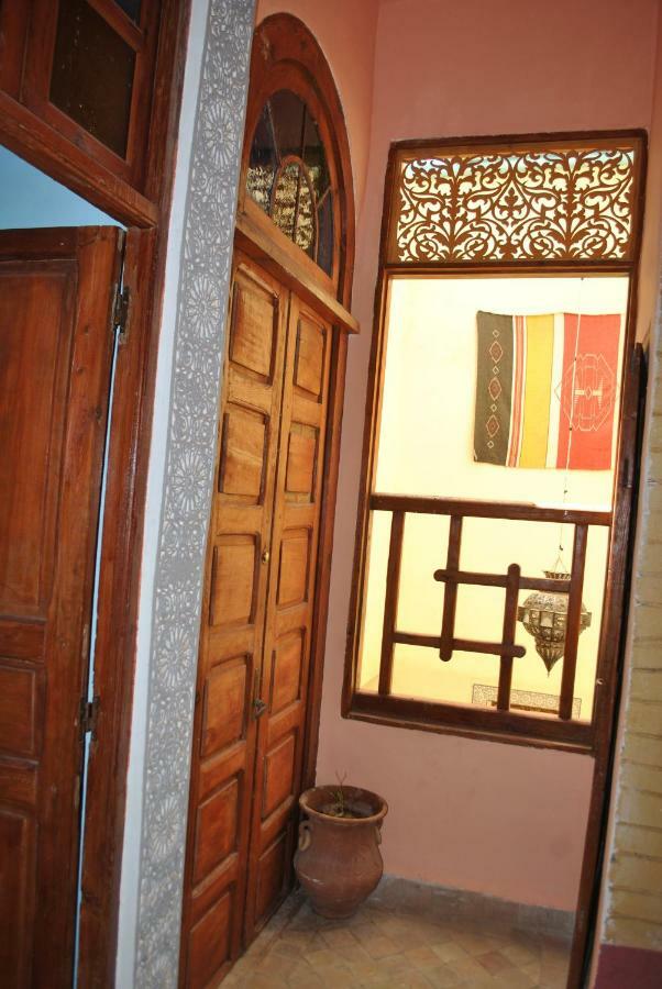 Dar Mounadim Fez Bagian luar foto